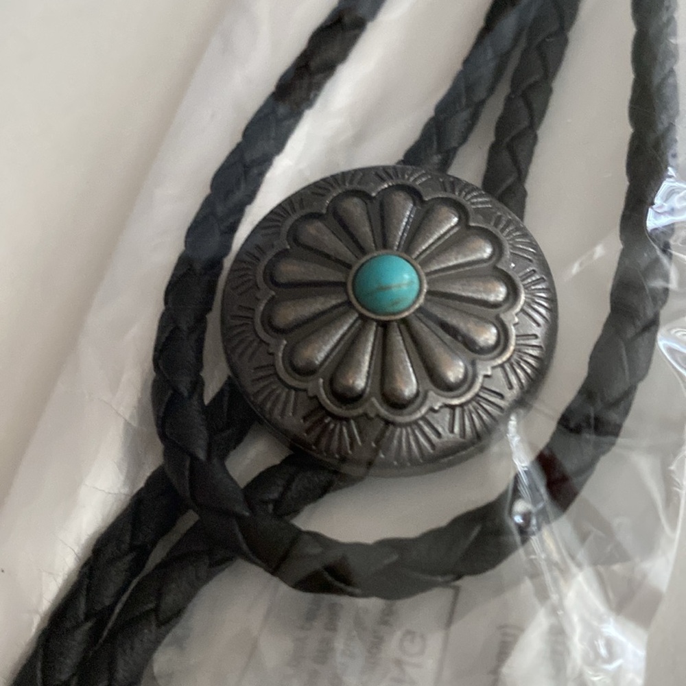 NWT New Western Southwestern Synthetic Turquoise Bolo Tie Black Braid Cord